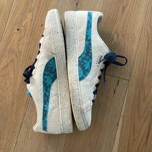 Men’s Hawaiian Suede Puma Sneakers Size 10.5